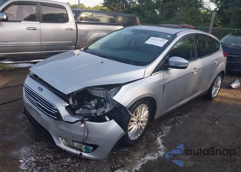 2016 Ford Focus Titanium z USA, uszkodzony, nr VIN 1FADP3N25GL250227